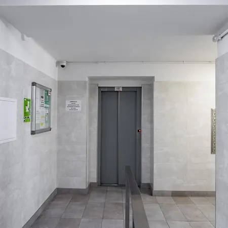 Aleja Solidarnosci Standard Studio Apartment *